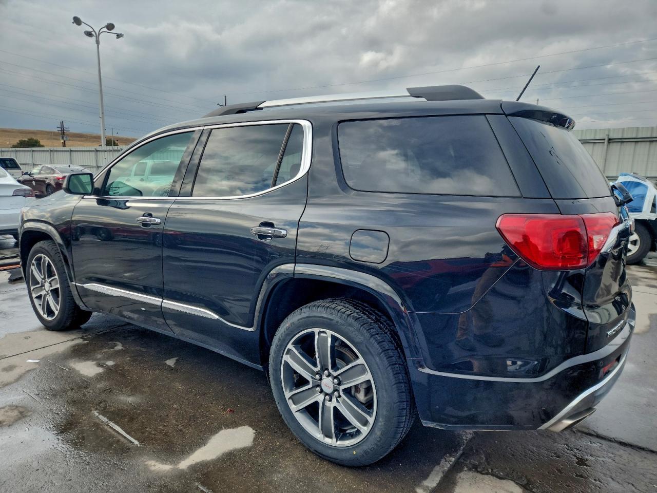 GMC Acadia Denali Image 13