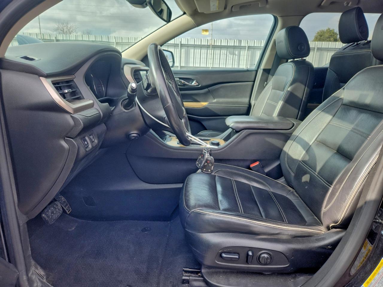 GMC Acadia Denali Image 8