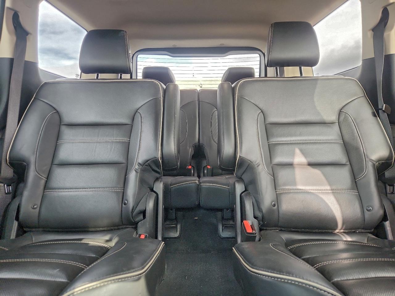 GMC Acadia Denali Image 5