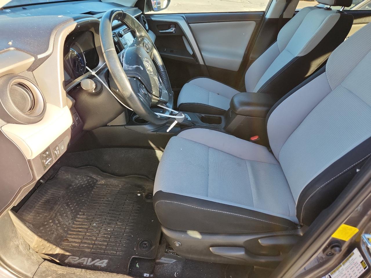 Toyota RAV4 Xle Image 6