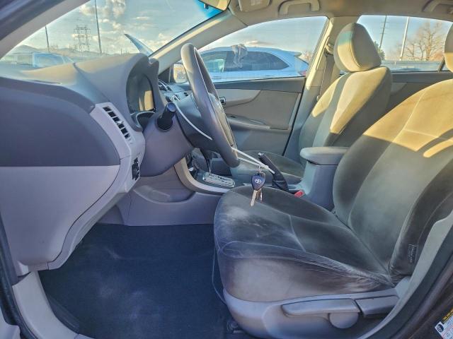 Toyota Corolla Base Image 9