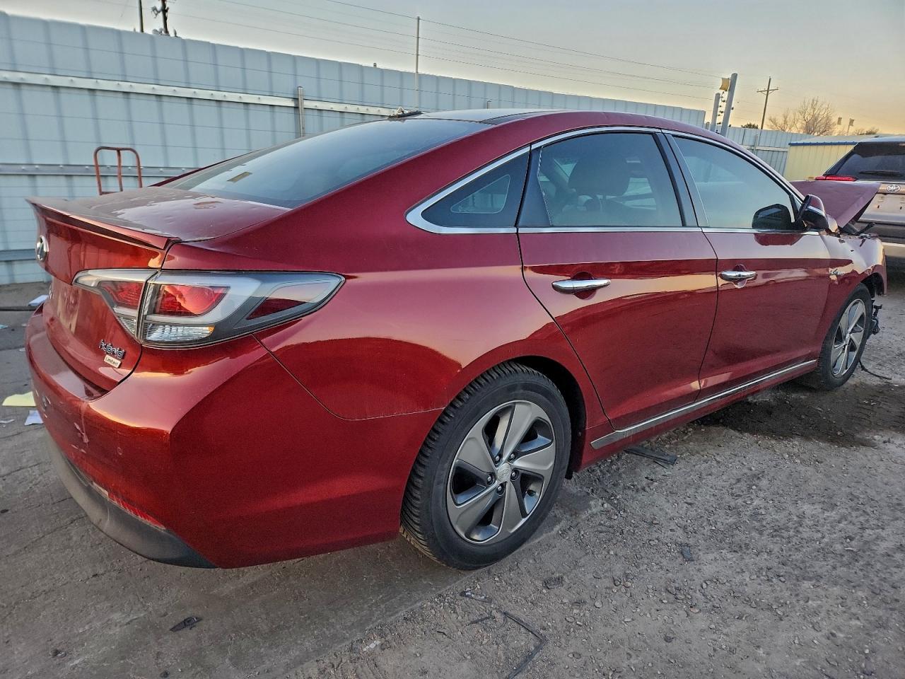 Hyundai SONATA Hybrid Image 2