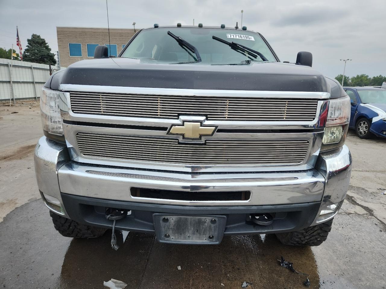 Chevrolet Silverado K2500 Heavy Duty Image 3