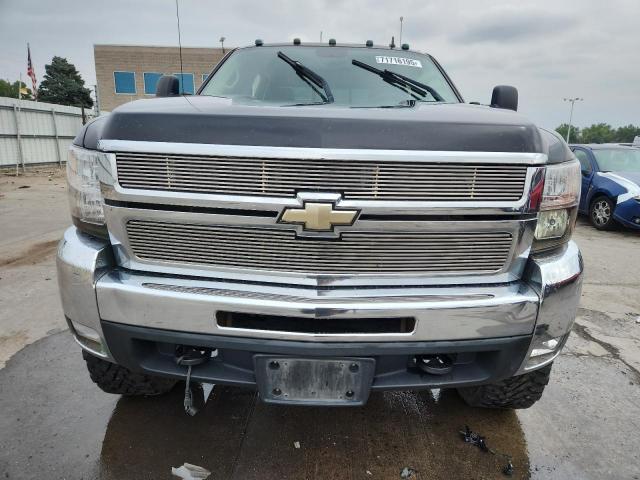 Chevrolet Silverado K2500 Heavy Duty Image 3