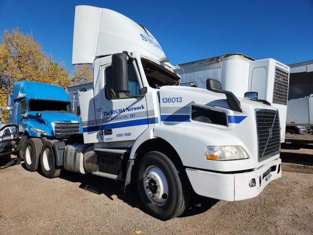  Salvage Volvo Vnm