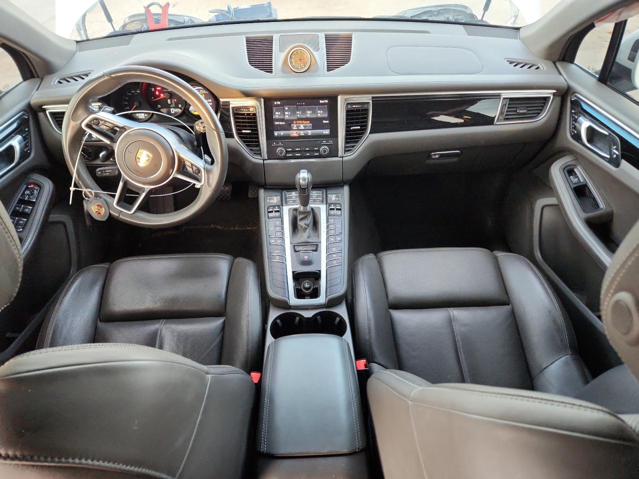 Porsche Macan Image 12