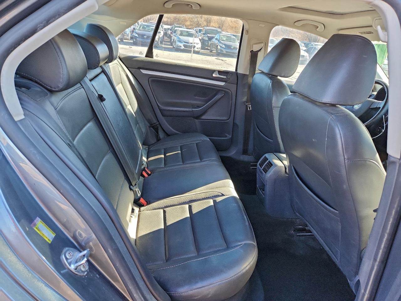 Volkswagen Jetta Se Image 9