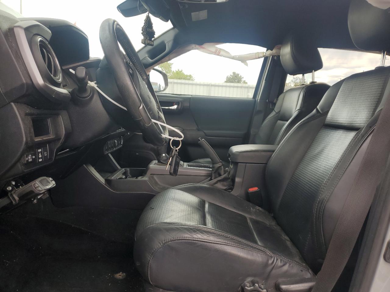 Toyota Tacoma Double Cab Image 4