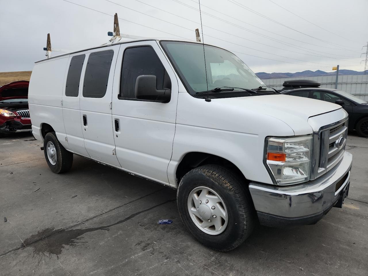 Ford Econoline E250 Van Image 4