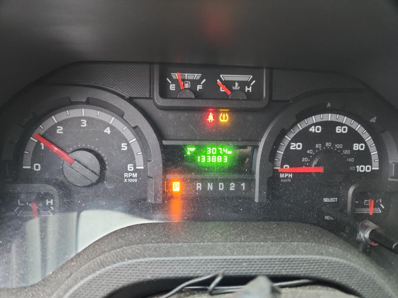 Ford Econoline E250 Van Image 7