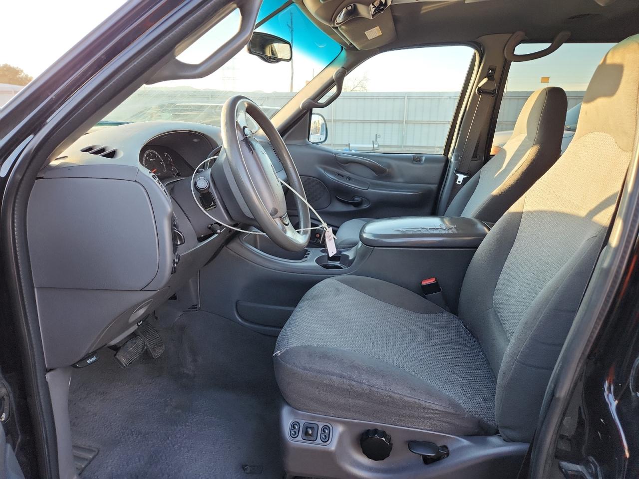 Ford Expedition Xlt Image 9