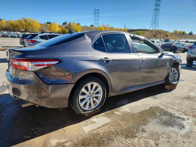 Toyota Camry Le Image 11