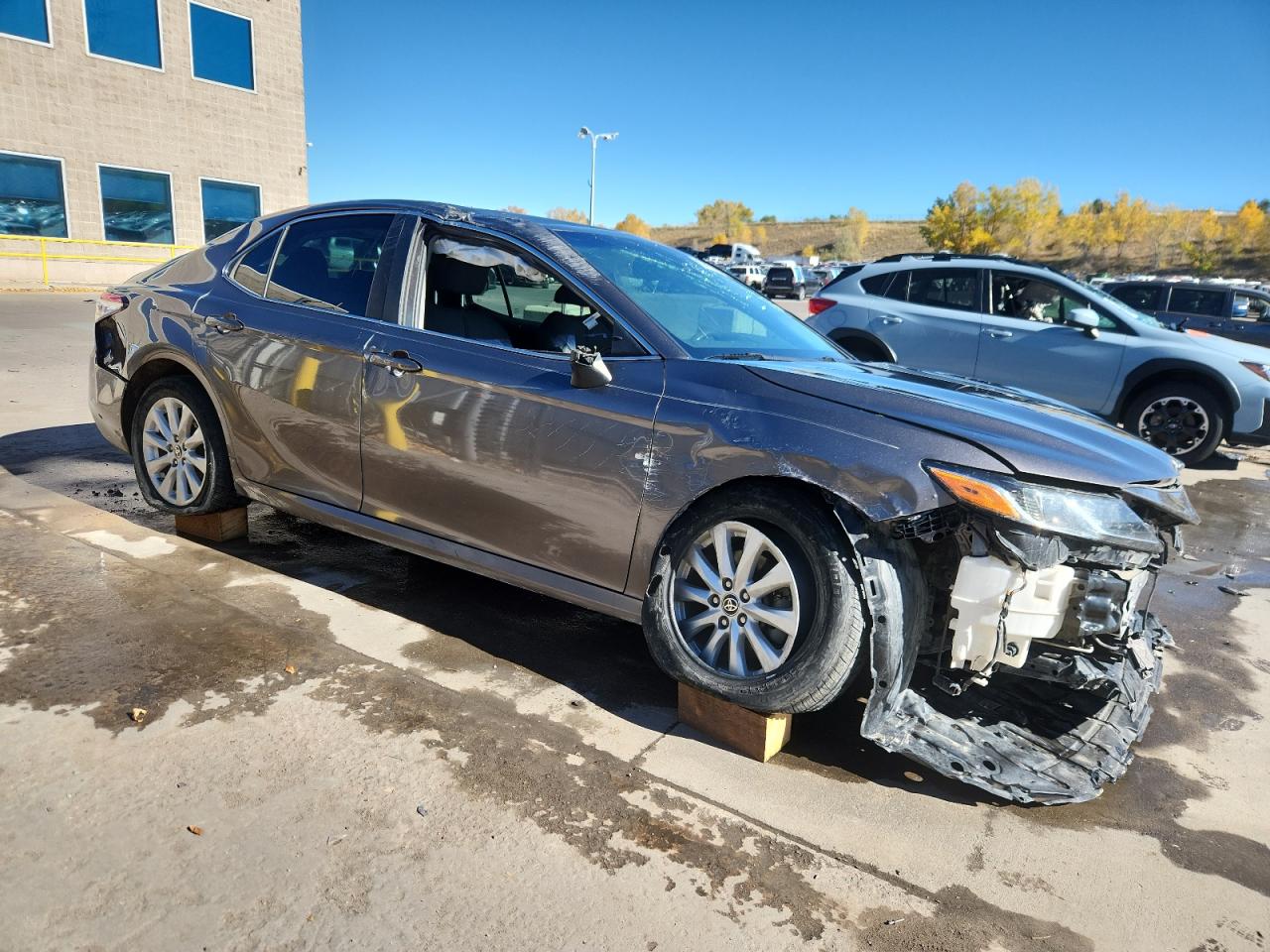 Toyota Camry Le Image 2