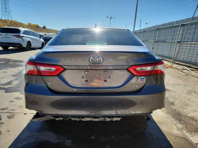 Toyota Camry Le Image 3