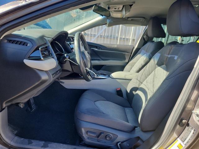 Toyota Camry Le Image 4