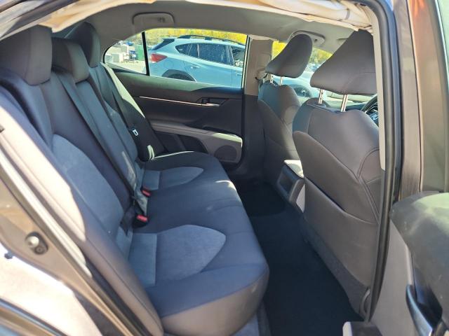 Toyota Camry Le Image 13