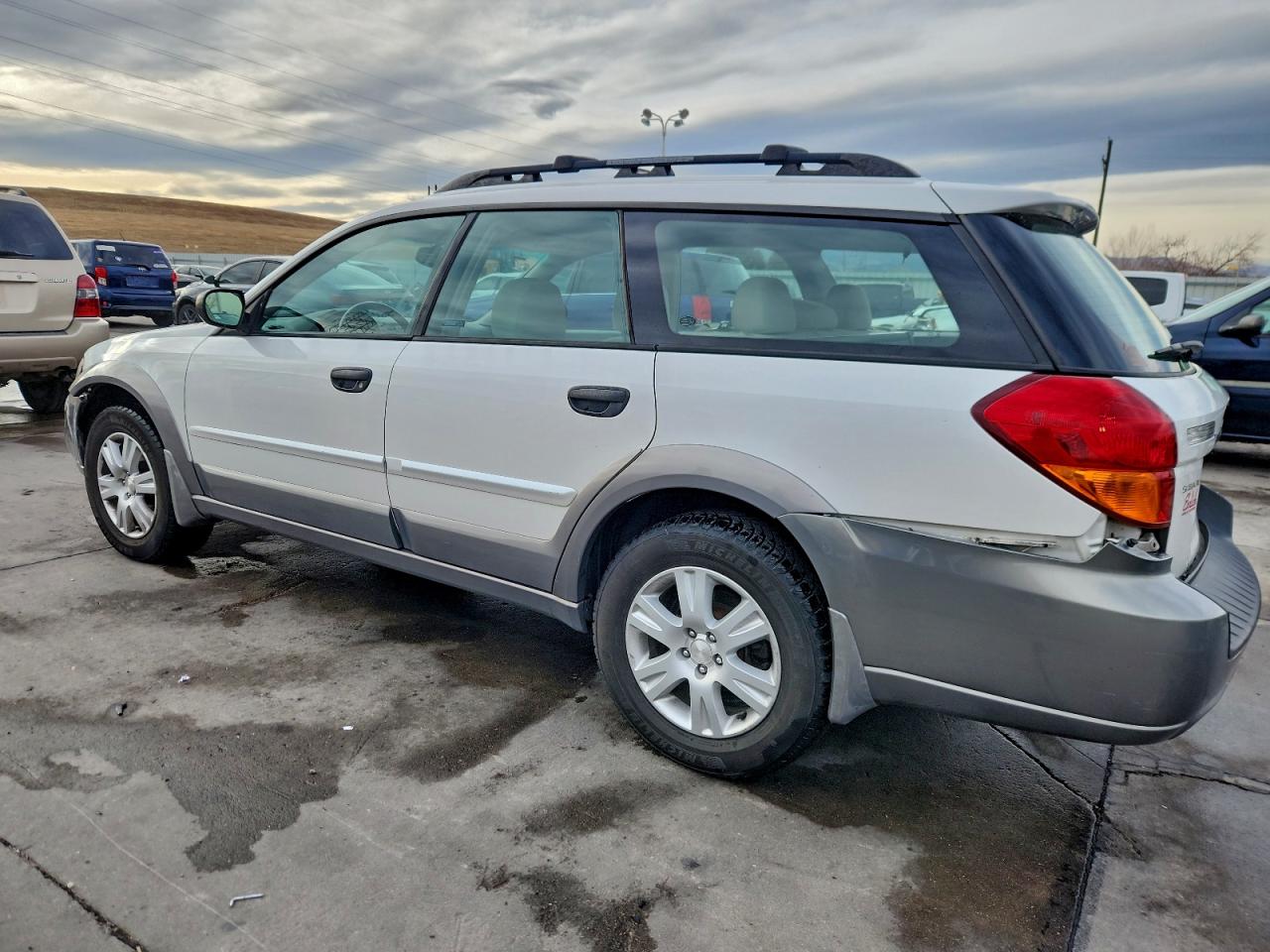 Subaru Legacy Outback 2.5i Image 10
