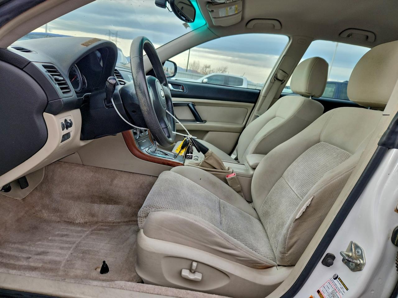 Subaru Legacy Outback 2.5i Image 9