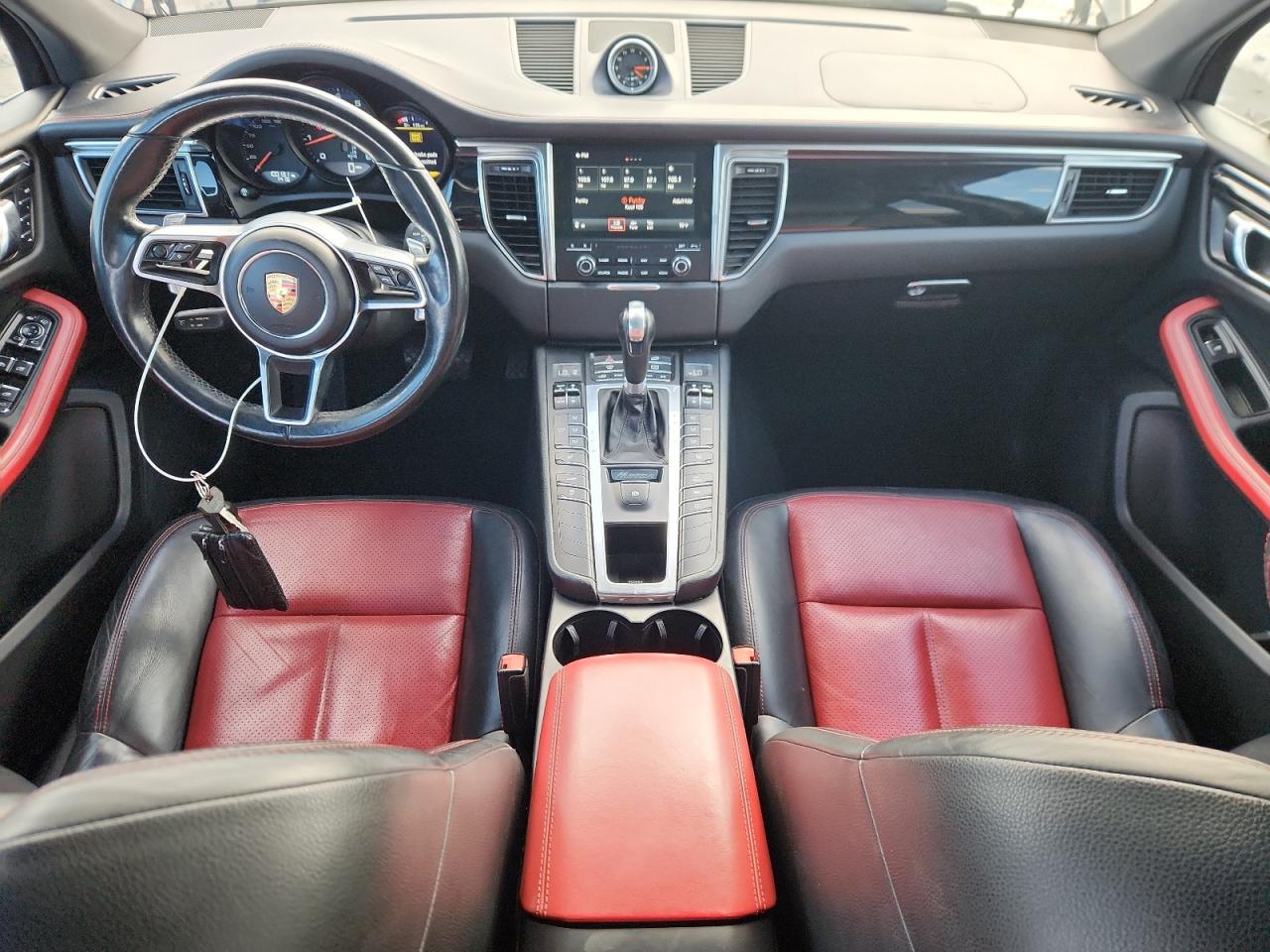 Porsche Macan Image 12