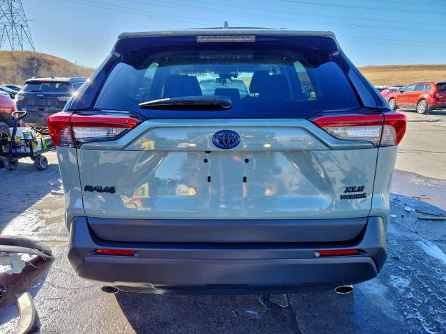 Toyota RAV4 Xle Image 3