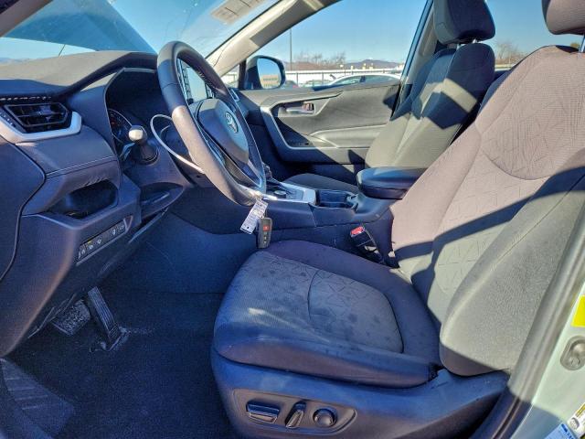 Toyota RAV4 Xle Image 4