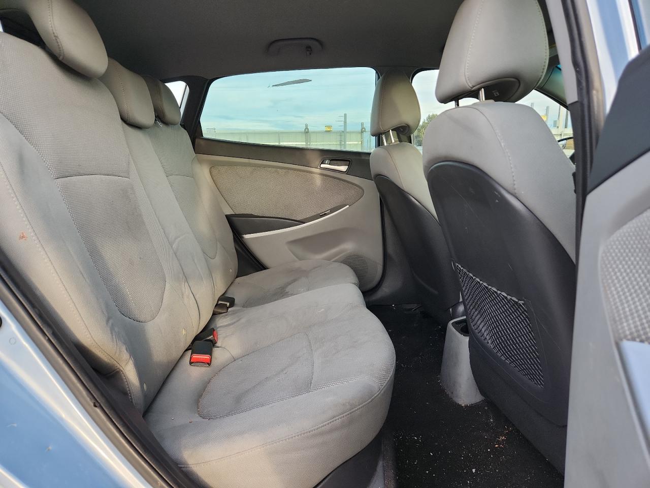 Hyundai ACCENT Gls Image 9