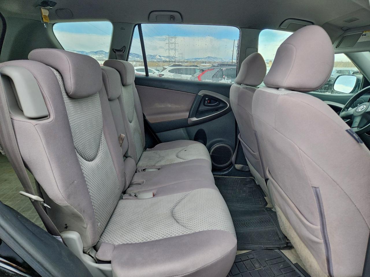 Toyota RAV4 Image 12