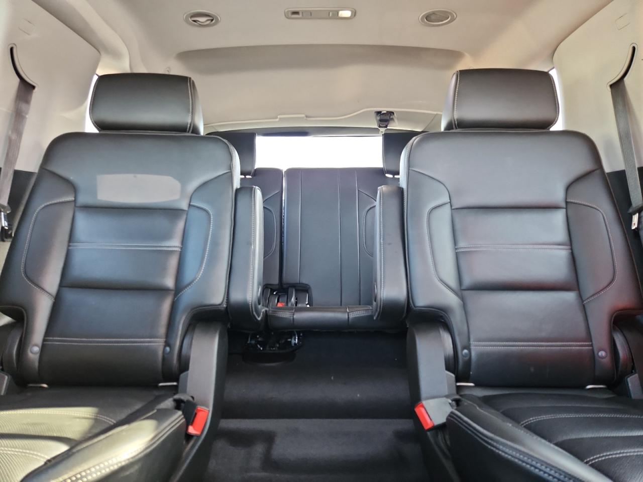 GMC Yukon Denali Image 10