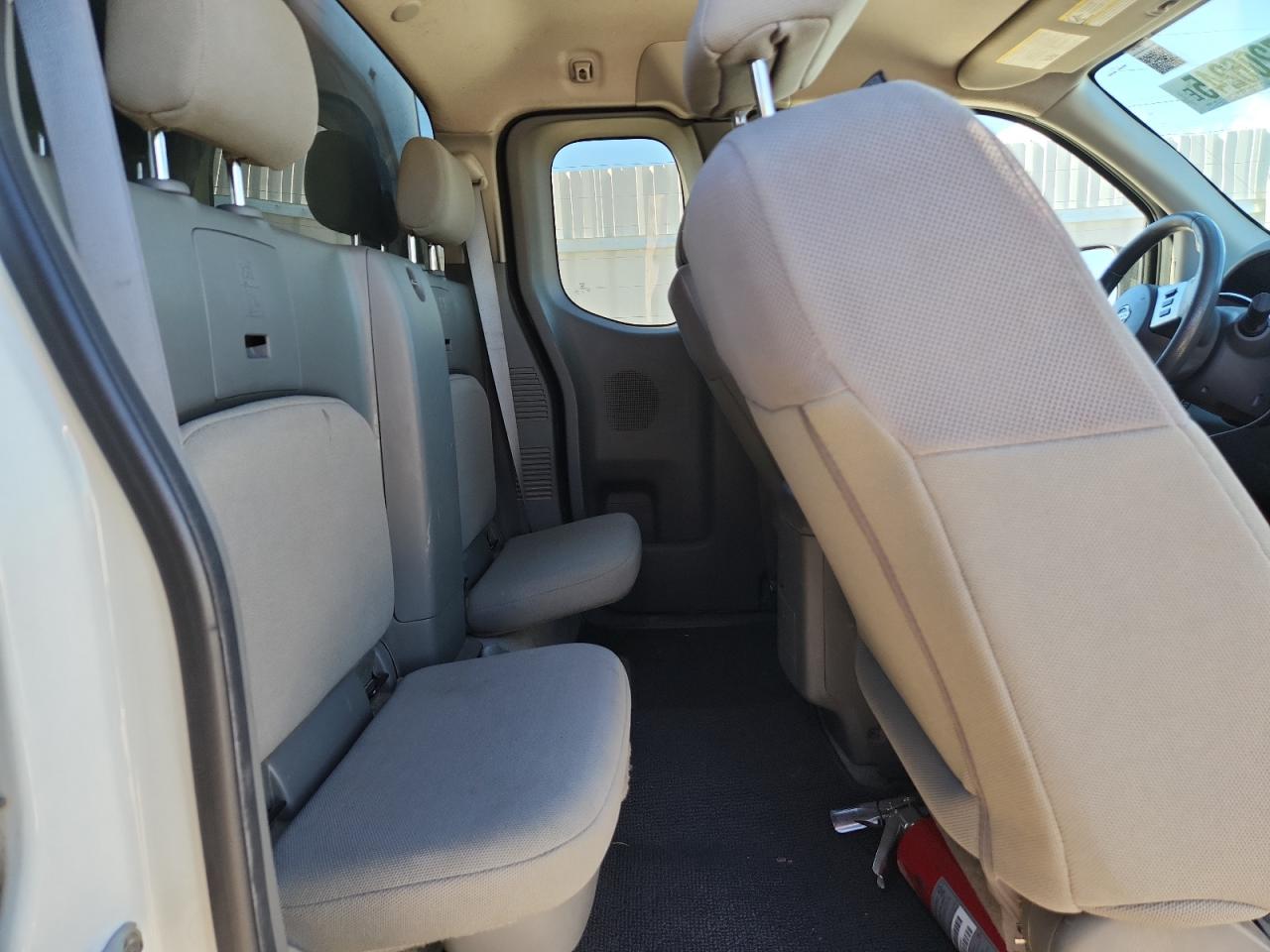 Nissan Frontier S Image 2