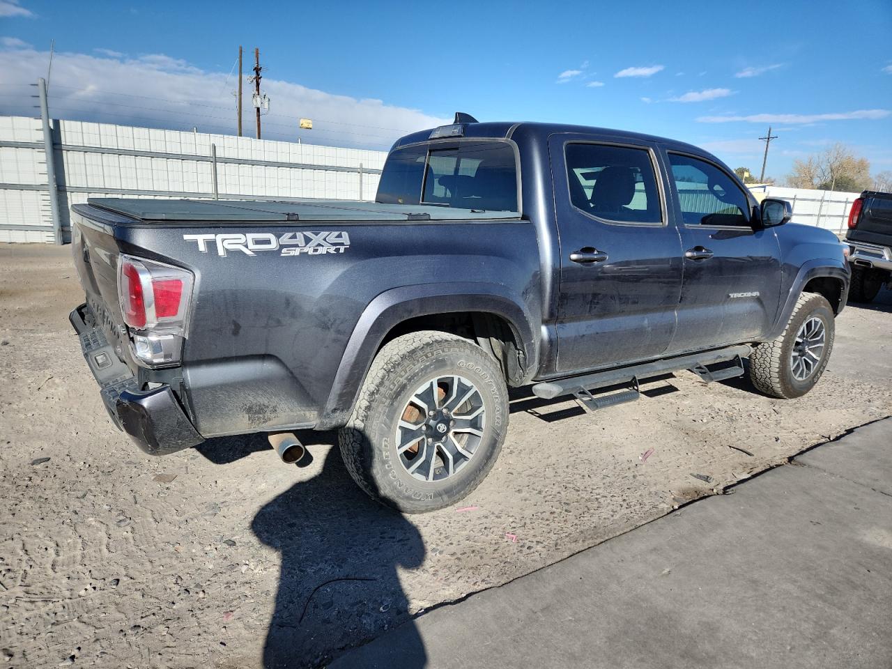 Toyota Tacoma Double Cab Image 2