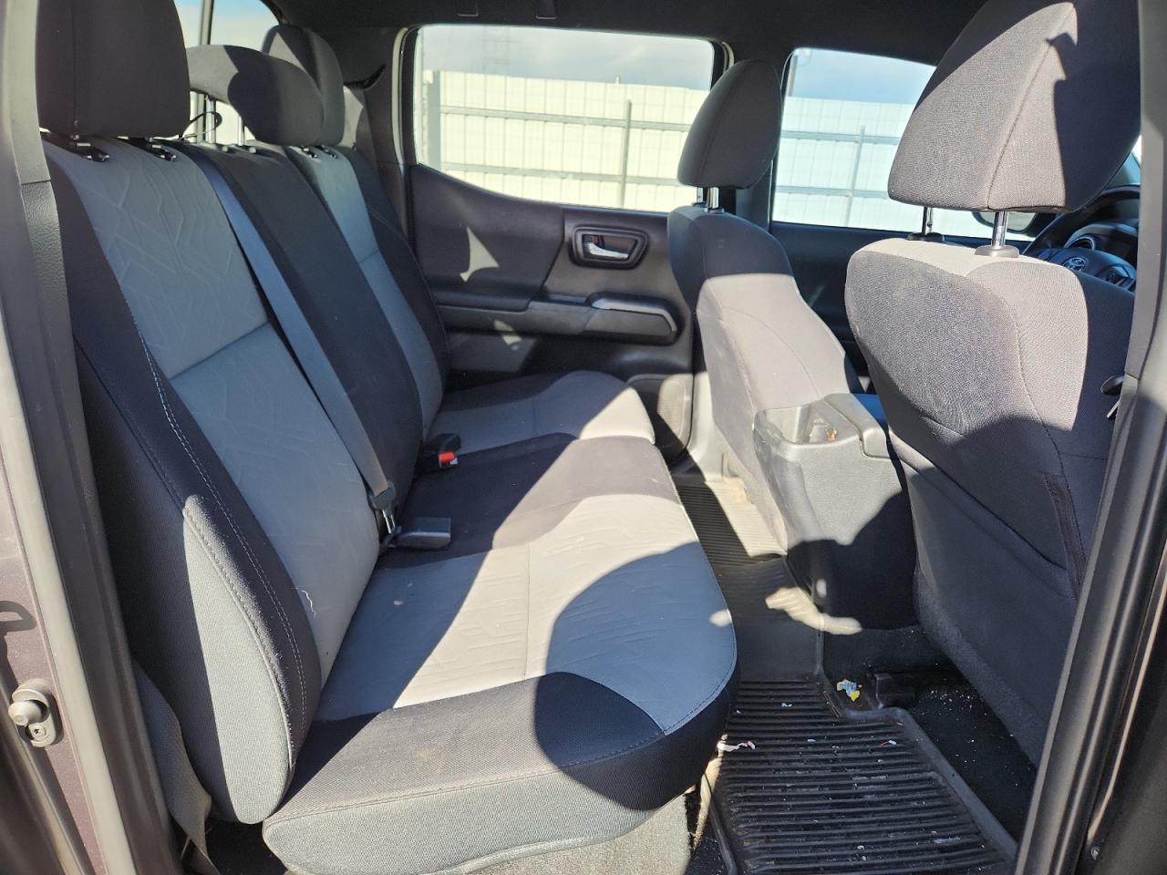 Toyota Tacoma Double Cab Image 9