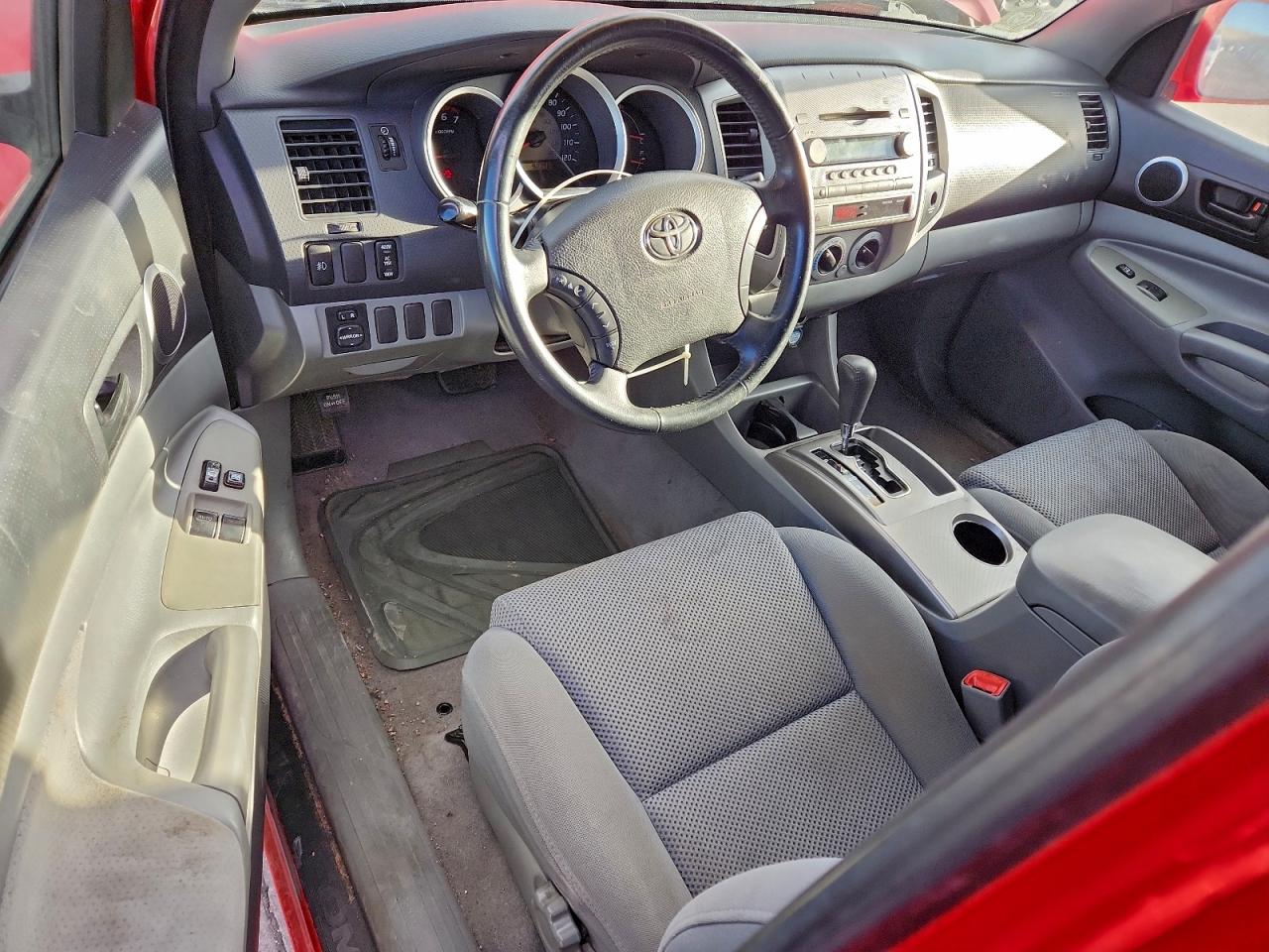 Toyota Tacoma Access Cab Image 6