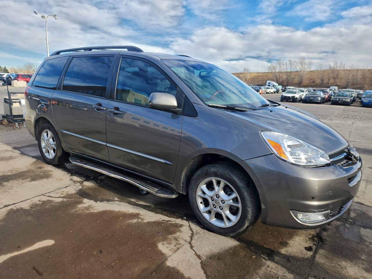 Toyota Sienna Xle Image 2