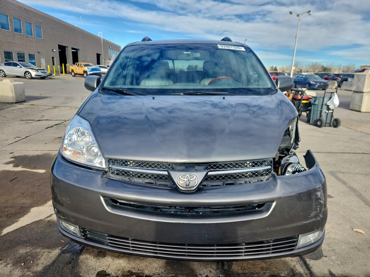 Toyota Sienna Xle Image 3