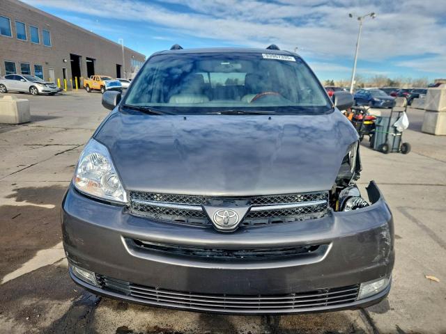 Toyota Sienna Xle Image 3