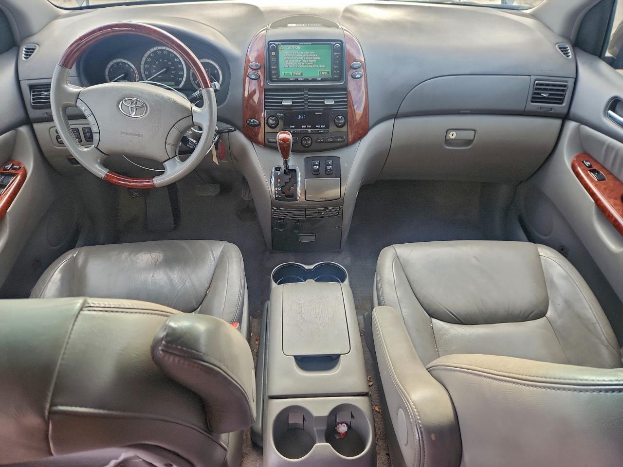 Toyota Sienna Xle Image 11