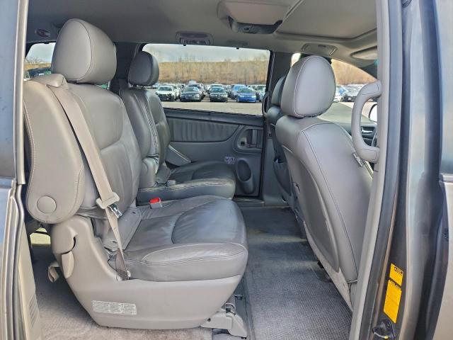 Toyota Sienna Xle Image 12