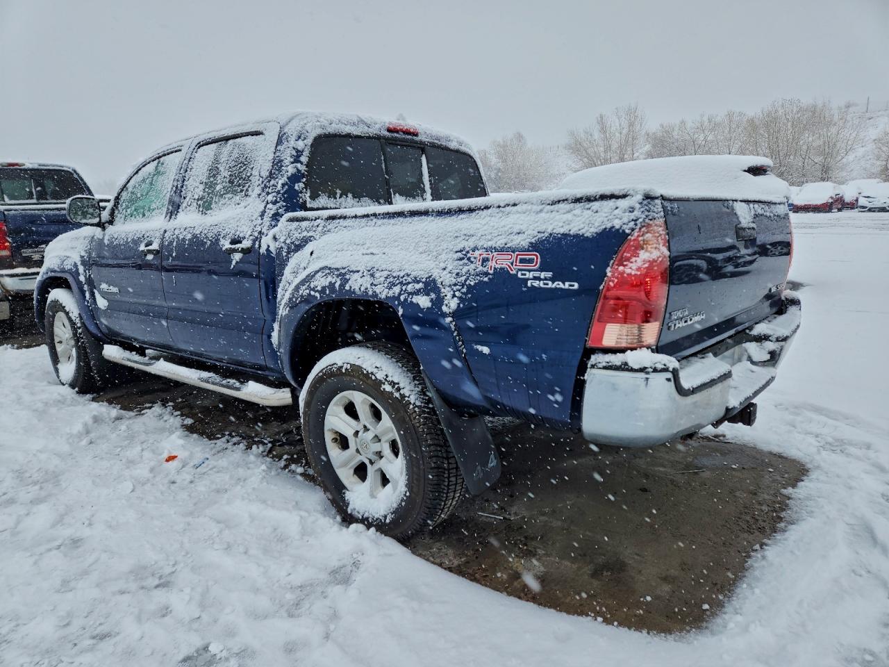 Toyota Tacoma Double Cab Image 3