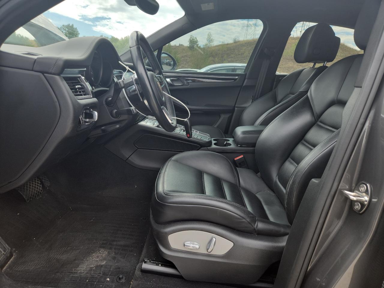 Porsche Macan Gts Image 10