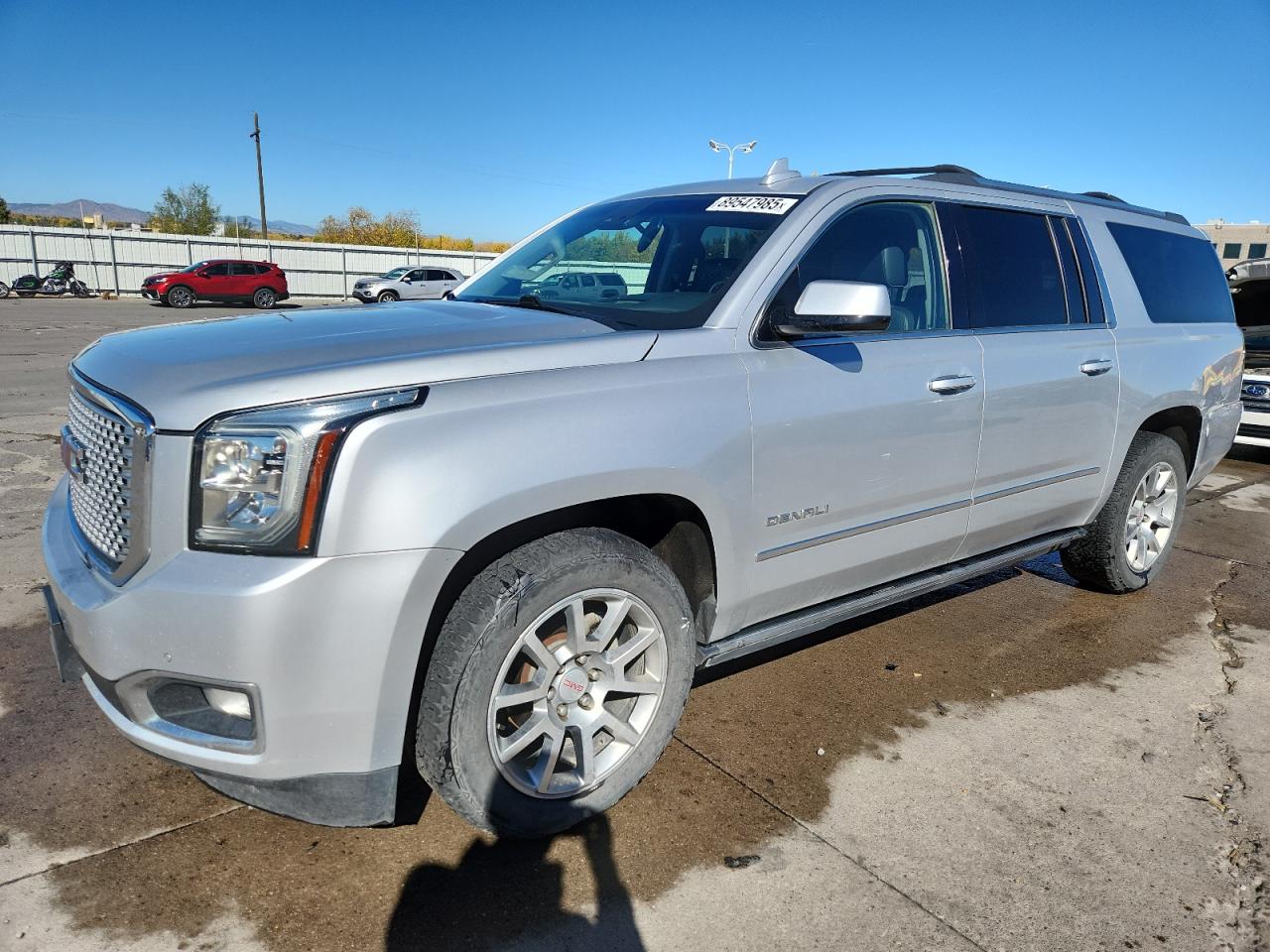 GMC Yukon Denali Image 1