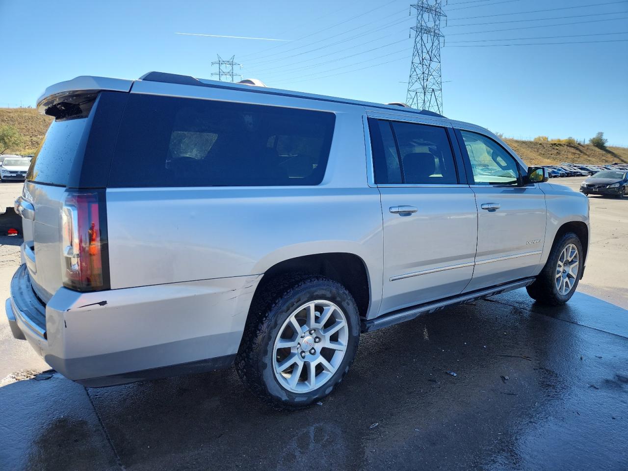 GMC Yukon Denali Image 2