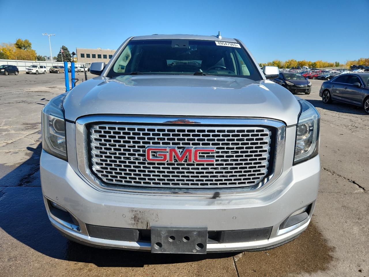 GMC Yukon Denali Image 5
