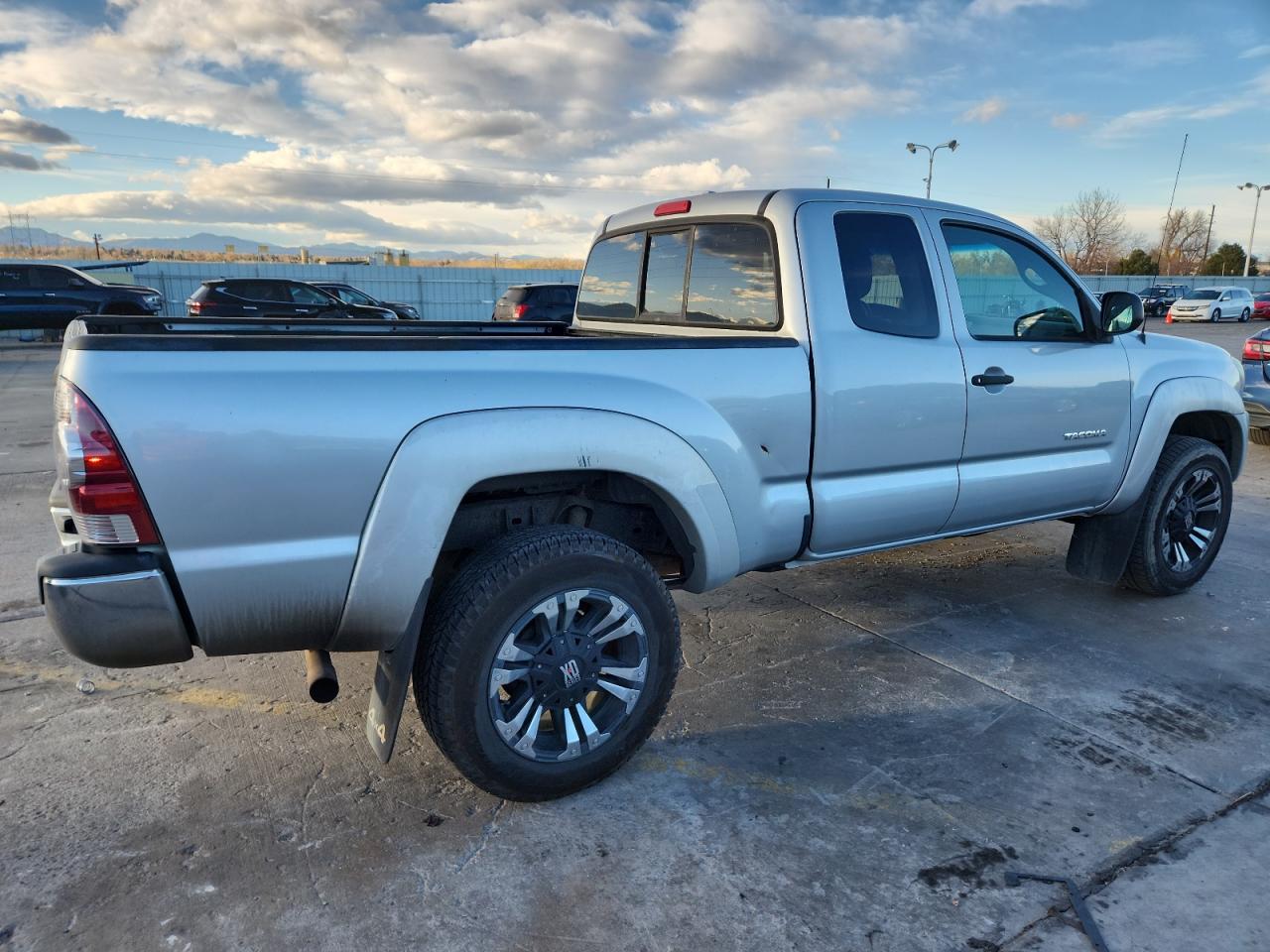 Toyota Tacoma Access Cab Image 3