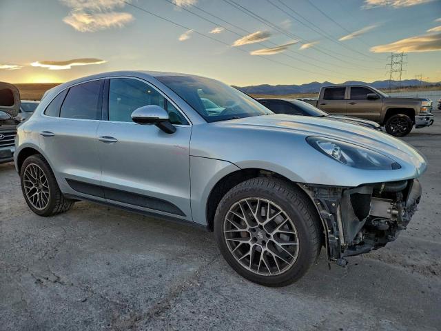 Porsche Macan S Image 8