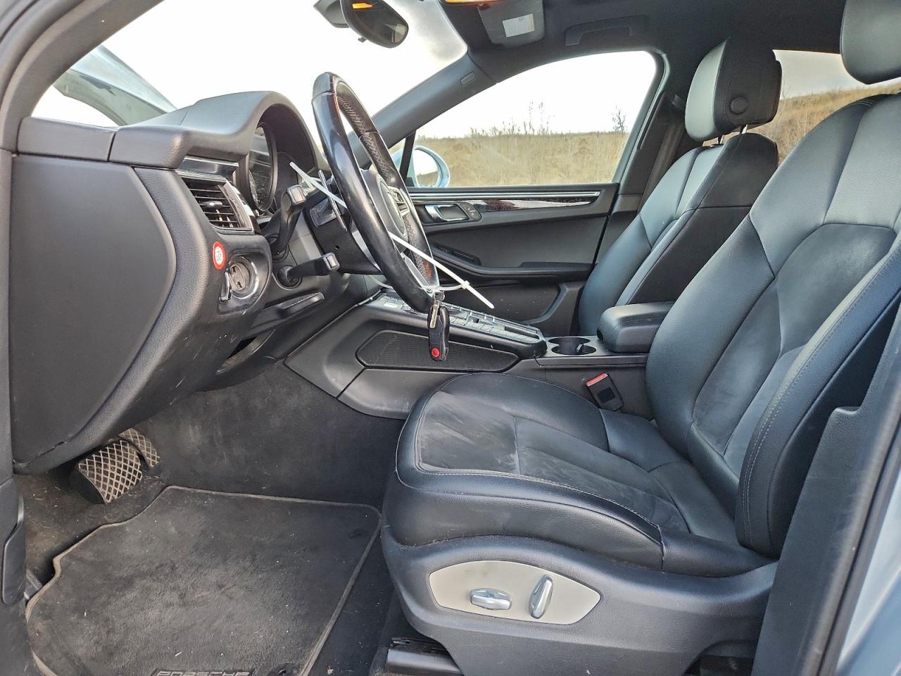 Porsche Macan S Image 12