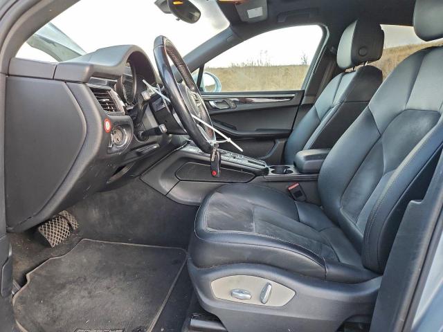 Porsche Macan S Image 12