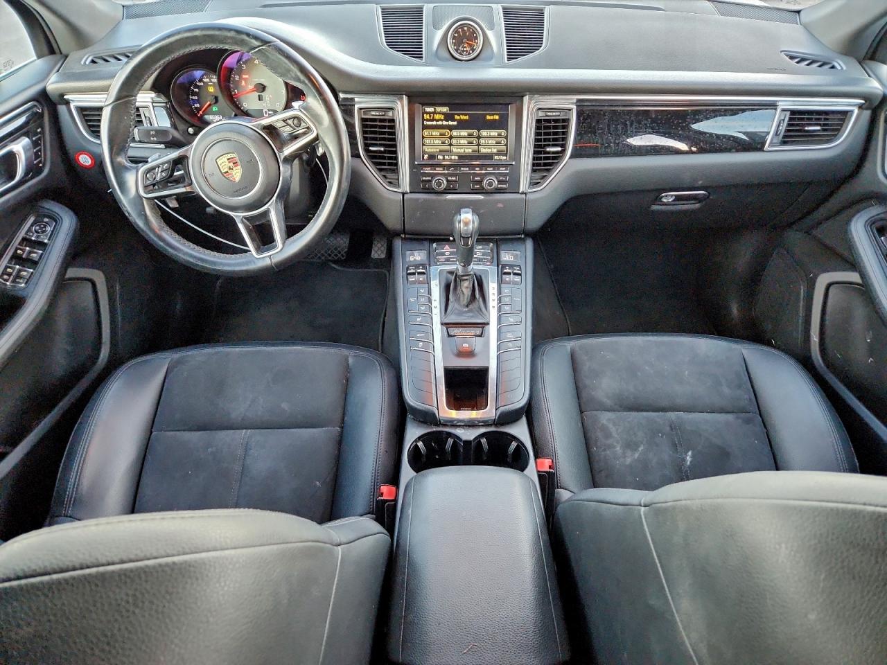Porsche Macan S Image 9