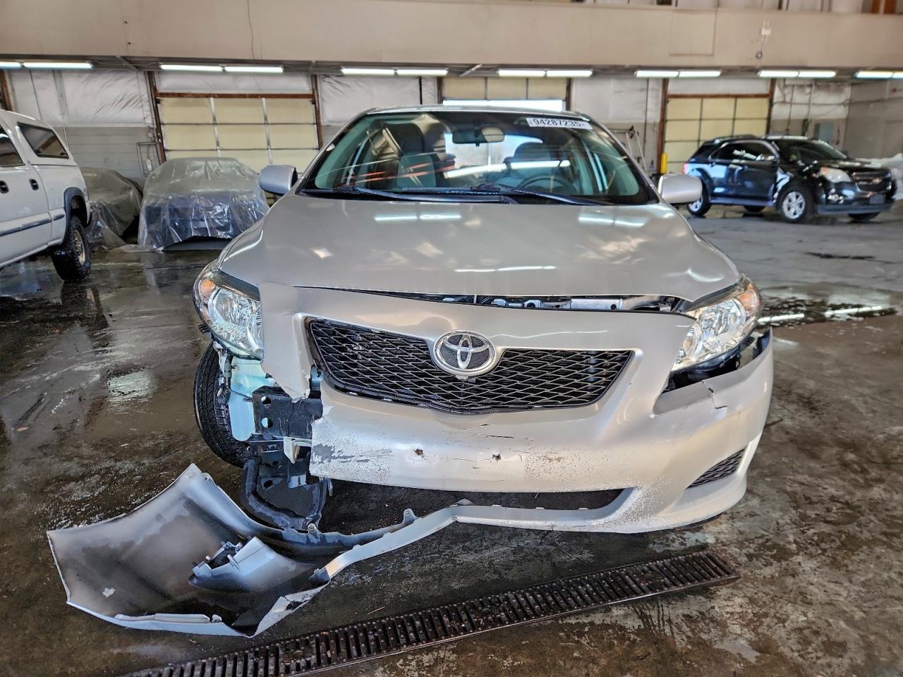 Toyota Corolla Base Image 11