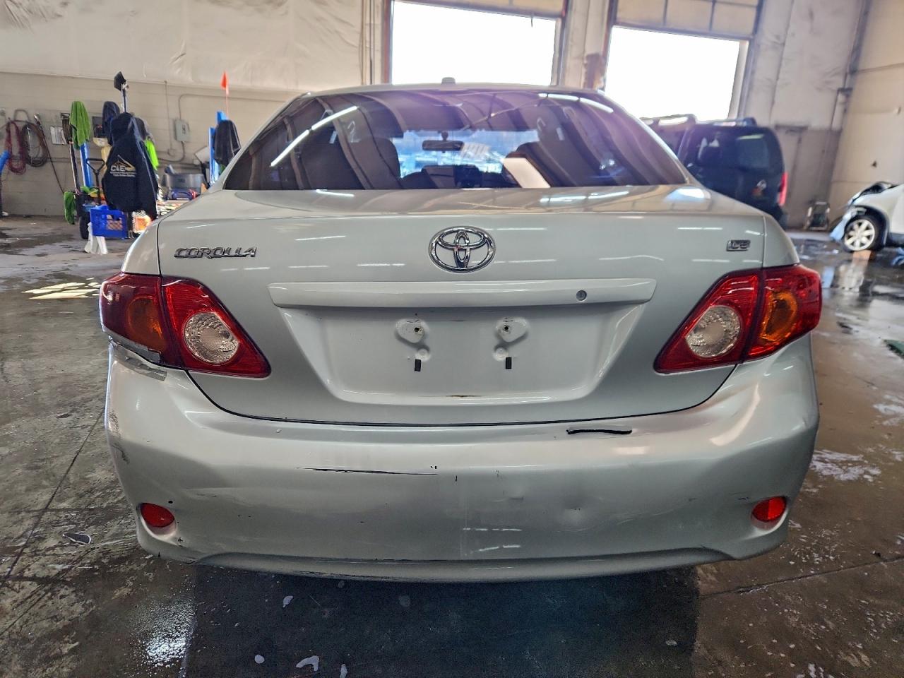 Toyota Corolla Base Image 9