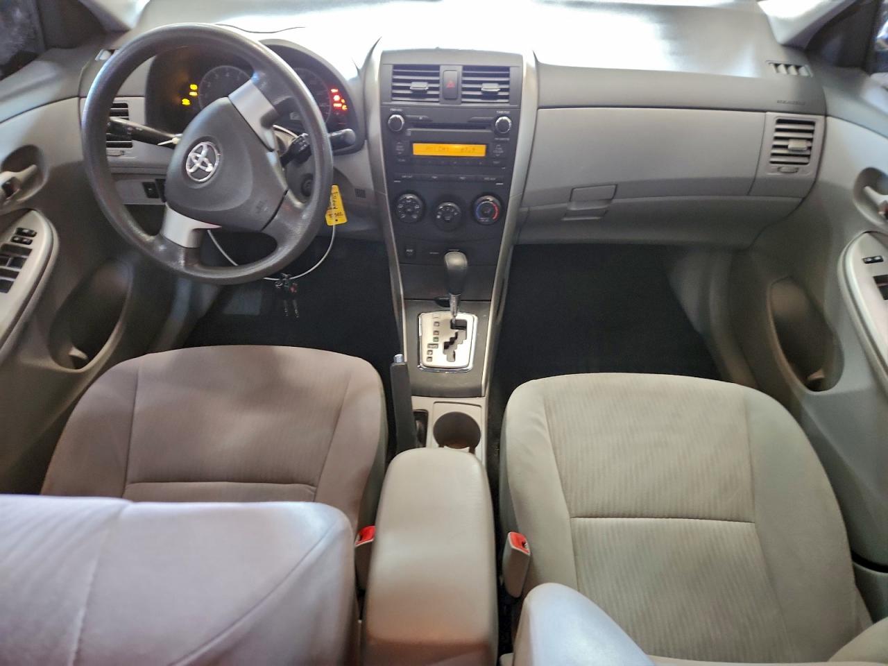 Toyota Corolla Base Image 10